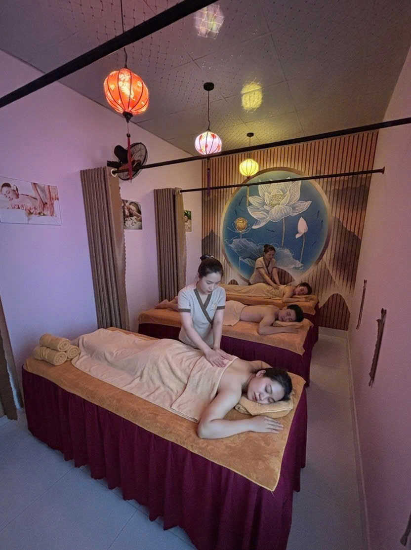 Oanh Spa Therapists